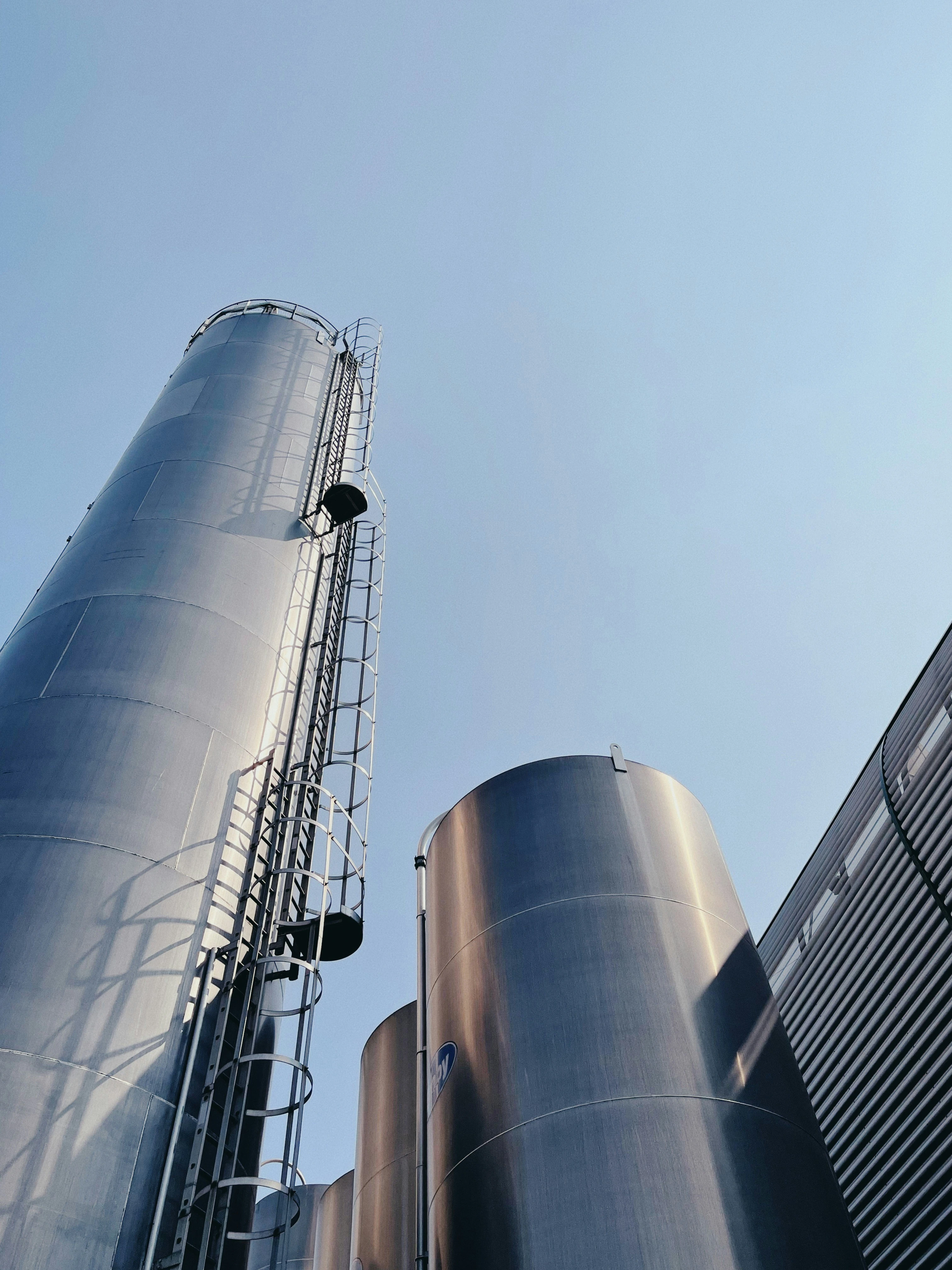 Silos metálicos de una instalación industrial